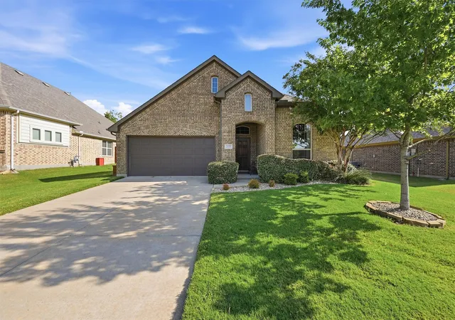 Photo 1 of Sale Pending at 509 Appaloosa Ln, Sherman, TX 75092 | MLS# 21344935 | Listing updated on 2026-09-18