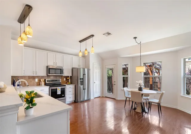 Photo 3 of Sale Pending at 4601 Indian Rock Dr, Fort Worth, TX 76244 | MLS# 21349030 | Listing updated on 2026-09-09