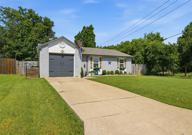 Photo 2 of Sale Pending at 500 Elderwood Trl, Fort Worth, TX 76120 | MLS# 21351155 | Listing updated on 2026-09-08