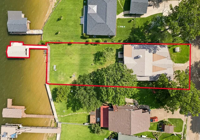 Photo 2 of Single family home for sale at 140 Pin Oak Dr, Mabank, TX 75156 | MLS# 21351381 | Listing updated on 2026-09-19