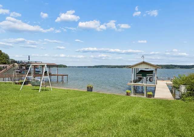 Photo 3 of Single family home for sale at 140 Pin Oak Dr, Mabank, TX 75156 | MLS# 21351381 | Listing updated on 2026-09-19