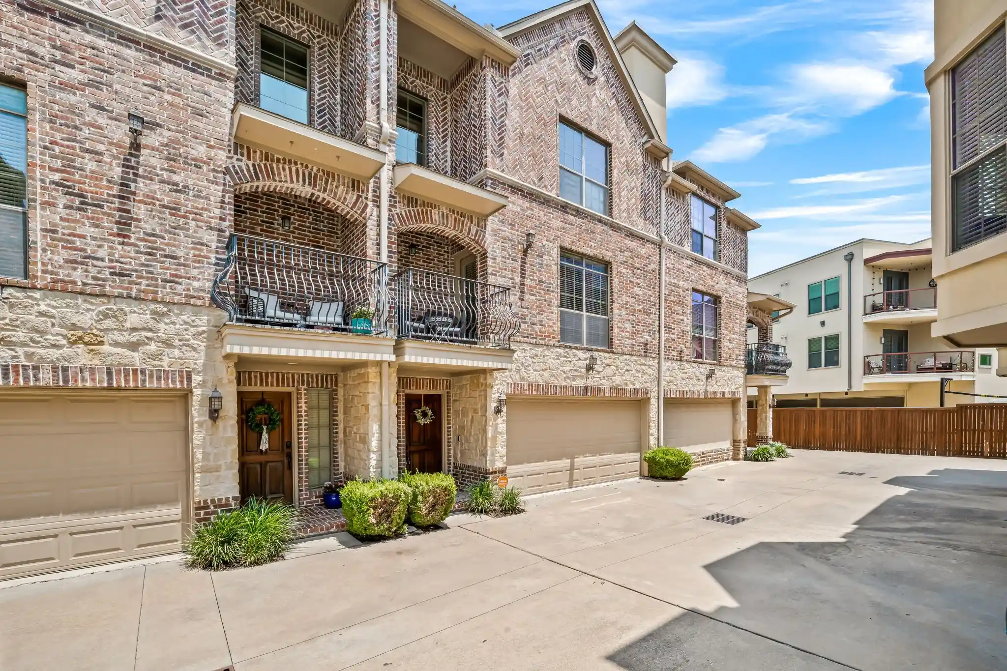 Listing Photo 1 - Condo for sale in 1910 Hope St located at 1910 Hope St, Dallas, TX 75206 - Unit #15