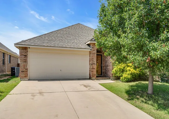 Photo 1 of Sale Pending at 3908 Cloud Cover Rd, Roanoke, TX 76262 | MLS# 21351449 | Listing updated on 2026-09-11