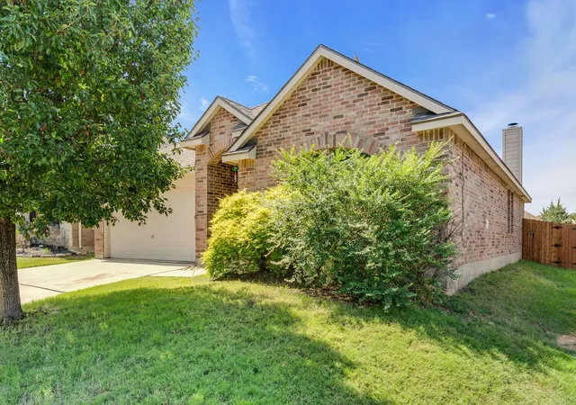 Photo 2 of Sale Pending at 3908 Cloud Cover Rd, Roanoke, TX 76262 | MLS# 21351449 | Listing updated on 2026-09-11