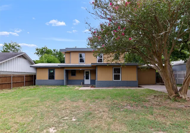 Photo 1 of Single family home for sale at 708 E Commerce, Mexia, TX 76667 | MLS# 21351481 | Listing updated on 2026-09-14