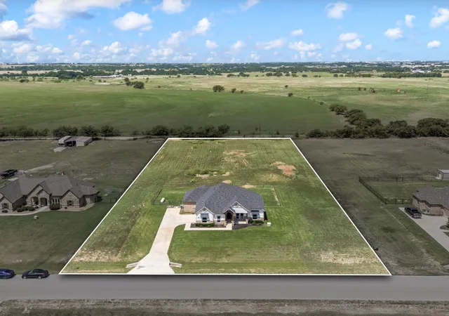 Photo 3 of Single family home for sale at 168 Tres Vista Dr, Decatur, TX 76234 | MLS# 21335573 | Listing updated on 2026-09-12