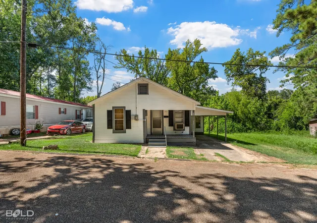 Photo 3 of Single family home for sale at 203 Chyrsler St, Minden, LA 71055 | MLS# 21345636 | Listing updated on 2026-09-12