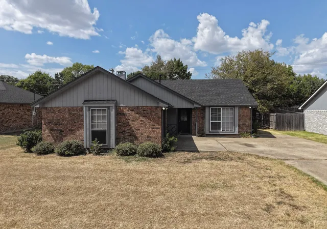 Photo 2 of Single family home for sale at 107 Modene Ave, Waxahachie, TX 75165 | MLS# 21345916 | Listing updated on 2026-09-08