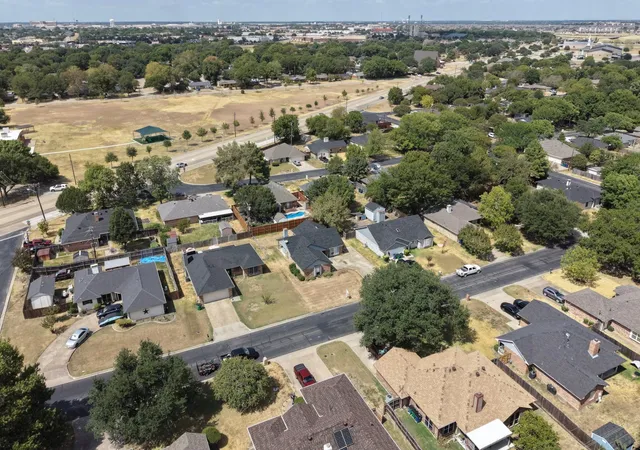 Photo 3 of Single family home for sale at 107 Modene Ave, Waxahachie, TX 75165 | MLS# 21345916 | Listing updated on 2026-09-08
