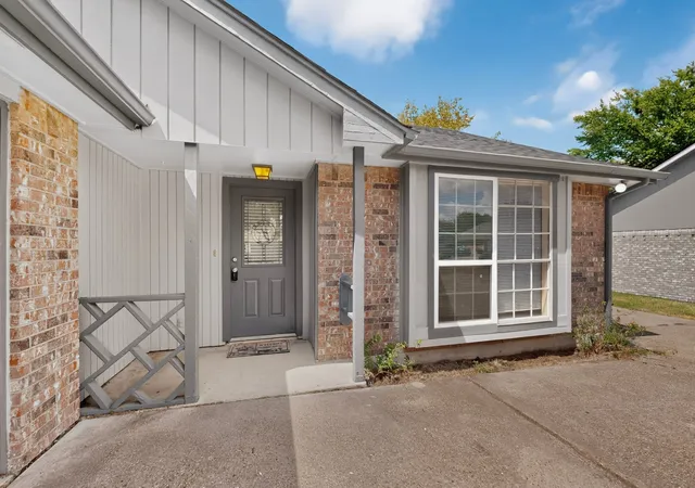 Photo 3 of Single family home for sale at 107 Modene Ave, Waxahachie, TX 75165 | MLS# 21345916 | Listing updated on 2026-09-08