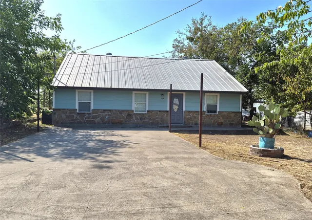 Photo 1 of Single family home for sale at 606 E Clifton St, Stephenville, TX 76401 | MLS# 21348892 | Listing updated on 2026-09-14