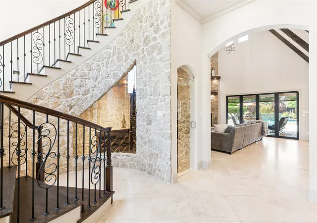 Photo 3 of Sale Pending at 809 Lyndsey Wy, Colleyville, TX 76034 | MLS# 21337340 | Listing updated on 2026-09-08