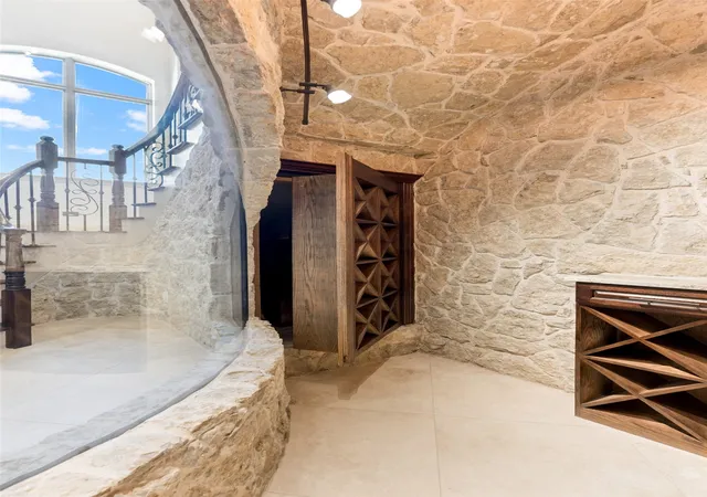Photo 4 of Sale Pending at 809 Lyndsey Wy, Colleyville, TX 76034 | MLS# 21337340 | Listing updated on 2026-09-08