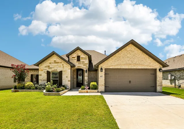 Photo 1 of Single family home for sale at 1077 Fleetwood Dr, Justin, TX 76247 | MLS# 21341107 | Listing updated on 2026-09-08