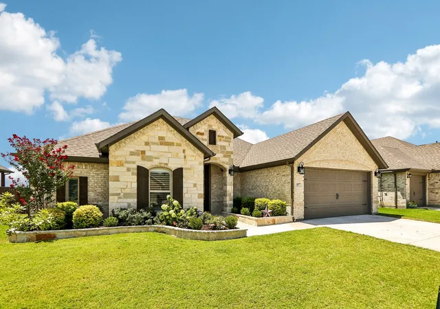Photo 3 of Single family home for sale at 1077 Fleetwood Dr, Justin, TX 76247 | MLS# 21341107 | Listing updated on 2026-09-08