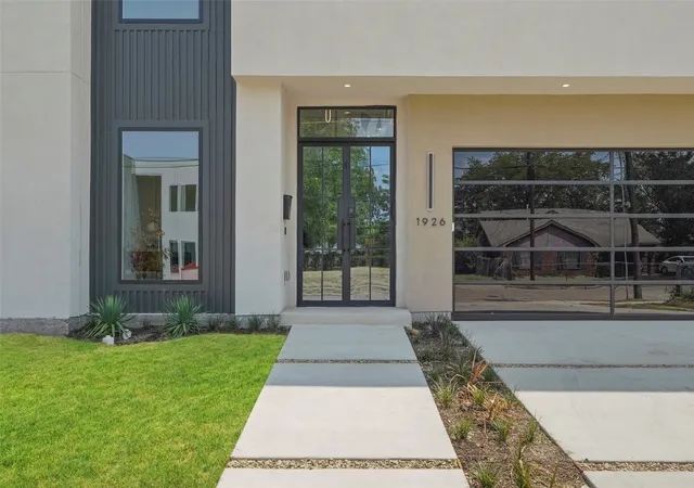 Photo 2 of Single family home for sale at 1926 Nomas St, Dallas, TX 75212 | MLS# 21351846 | Listing updated on 2026-09-12