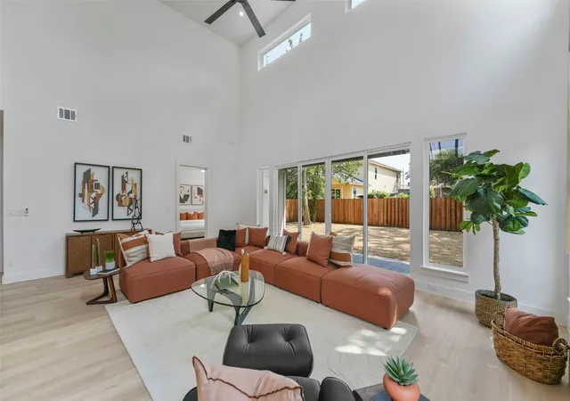 Photo 4 of Sale Pending at 1926 Nomas St, Dallas, TX 75212 | MLS# 21351846 | Listing updated on 2026-10-06