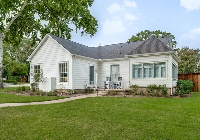 Photo 2 of Sale Pending at 1306 W Virginia St, Mc Kinney, TX 75069 | MLS# 21349615 | Listing updated on 2026-09-09