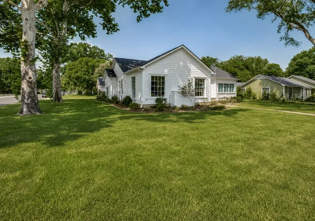 Photo 3 of Sale Pending at 1306 W Virginia St, Mc Kinney, TX 75069 | MLS# 21349615 | Listing updated on 2026-09-09