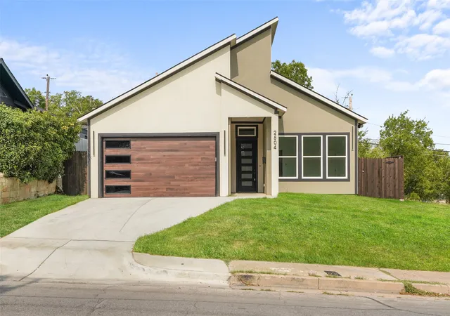 Photo 1 of Single family home for sale at 2504 Vaughn Blvd, Fort Worth, TX 76105 | MLS# 21351269 | Listing updated on 2026-09-10