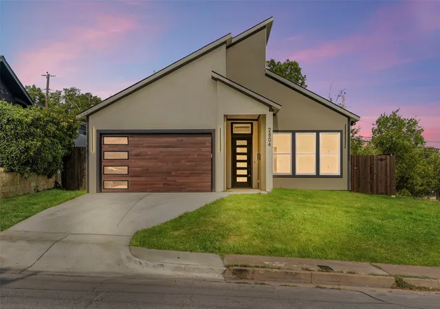 Photo 2 of Single family home for sale at 2504 Vaughn Blvd, Fort Worth, TX 76105 | MLS# 21351269 | Listing updated on 2026-09-10