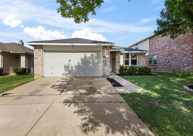 Photo 1 of Single family home for sale at 9121 Riding Stable Ln, Fort Worth, TX 76123 | MLS# 21351897 | Listing updated on 2026-09-10