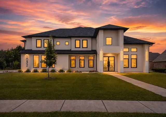 Photo 1 of Mansion for sale at 1032 E Par View Cir, Cedar Hill, TX 75104 | MLS# 21348929 | Listing updated on 2026-09-09