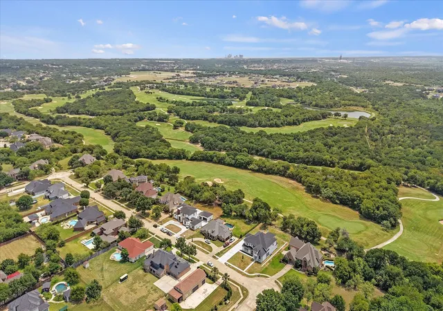 Photo 3 of Mansion for sale at 1032 E Par View Cir, Cedar Hill, TX 75104 | MLS# 21348929 | Listing updated on 2026-09-09