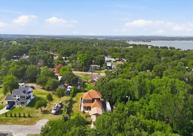 Photo 2 of Single family home for sale at 7200 Courtney Dr, Azle, TX 76020 | MLS# 21351898 | Listing updated on 2026-09-14