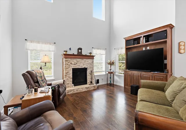 Photo 4 of Single family home for sale at 7200 Courtney Dr, Azle, TX 76020 | MLS# 21351898 | Listing updated on 2026-09-14