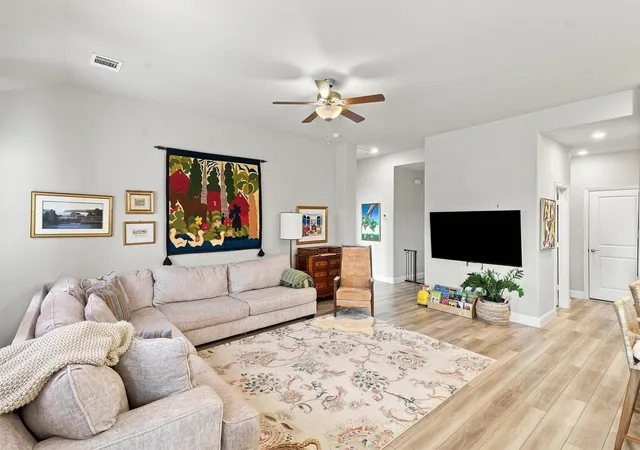 Photo 4 of Single family home for sale at 5525 Summit Creek Rd, Fort Worth, TX 76126 | MLS# 21349697 | Listing updated on 2026-09-08