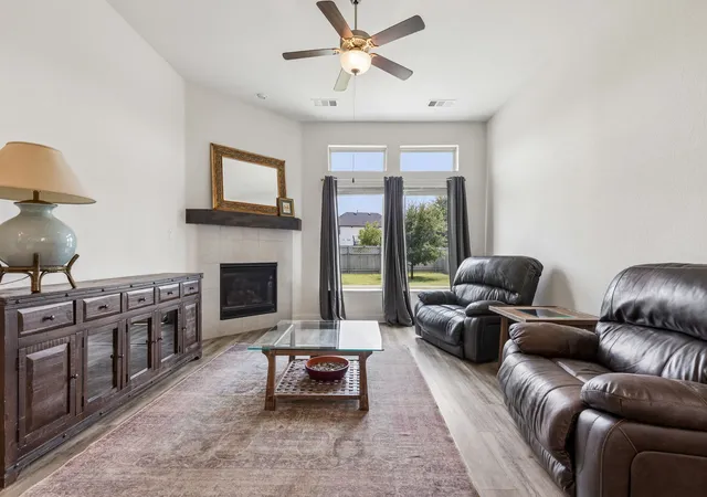 Photo 3 of Single family home for sale at 2609 Woodhill Wy, Justin, TX 76247 | MLS# 21350317 | Listing updated on 2026-09-30