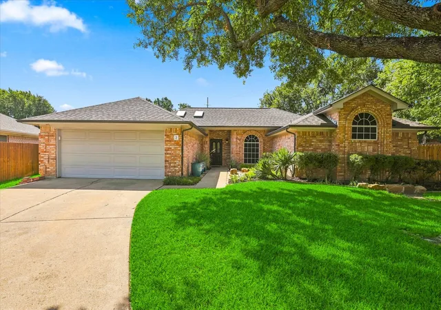 Photo 1 of Sale Pending at 3 Roaring Creek Ct, Roanoke, TX 76262 | MLS# 21351652 | Listing updated on 2026-09-11
