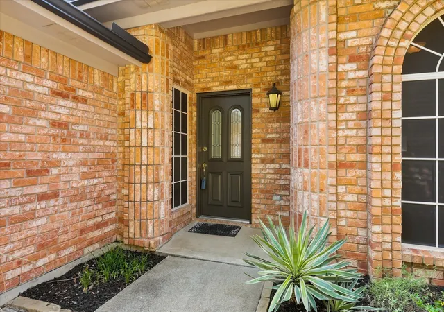 Photo 3 of Sale Pending at 3 Roaring Creek Ct, Roanoke, TX 76262 | MLS# 21351652 | Listing updated on 2026-09-11