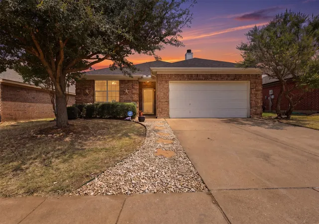 Photo 1 of Single family home for sale at 213 Sardius Blvd, Granbury, TX 76049 | MLS# 21351994 | Listing updated on 2026-09-18