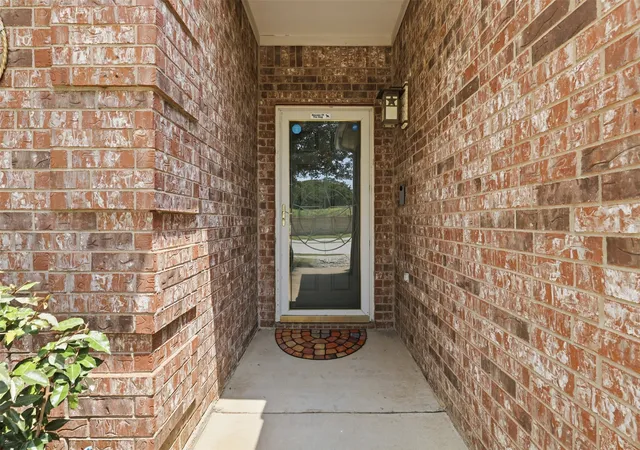 Photo 3 of Single family home for sale at 213 Sardius Blvd, Granbury, TX 76049 | MLS# 21351994 | Listing updated on 2026-09-18