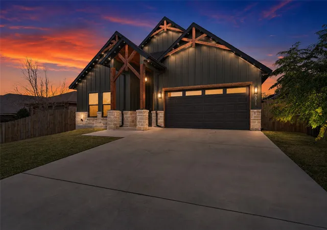Photo 2 of Sale Pending at 2911 Nw 30th Street, Fort Worth, TX 76106 | MLS# 21339445 | Listing updated on 2026-09-08