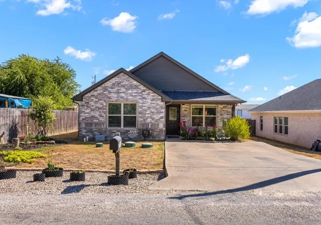 Photo 1 of Single family home for sale at 2605 Dove Trl, Granbury, TX 76048 | MLS# 21350970 | Listing updated on 2026-09-21