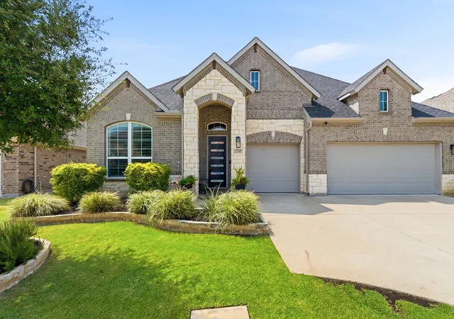 Photo 2 of Single family home for sale at 11305 Bull Head Ln, Roanoke, TX 76262 | MLS# 21351570 | Listing updated on 2026-09-12