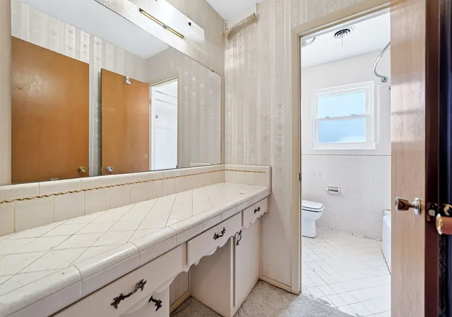 Photo 3 of Sale Pending at 901 Lake Charles Ave, Fort Worth, TX 76103 | MLS# 21350578 | Listing updated on 2026-09-08