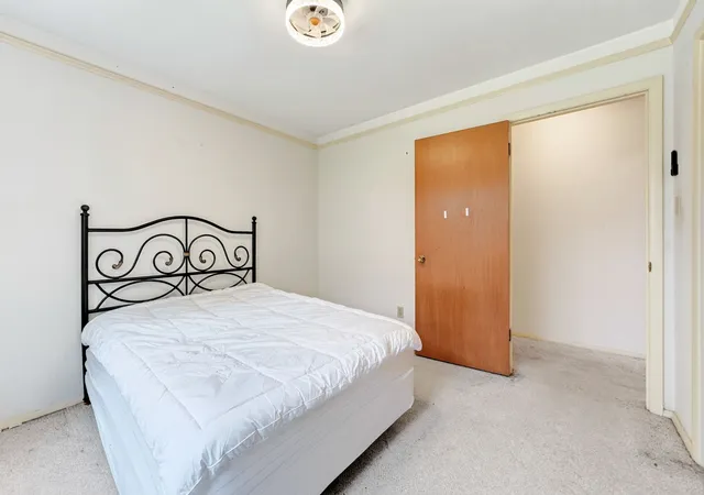 Photo 4 of Sale Pending at 901 Lake Charles Ave, Fort Worth, TX 76103 | MLS# 21350578 | Listing updated on 2026-09-08