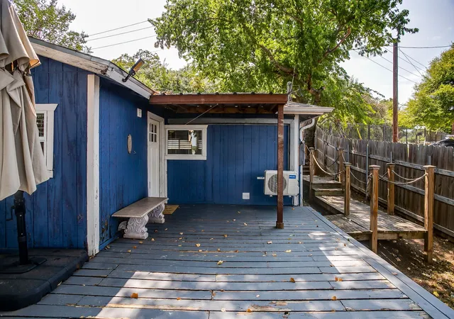 Photo 3 of Single family home for sale at 1130 W Lake Dr, Weatherford, TX 76087 | MLS# 21348610 | Listing updated on 2026-09-19