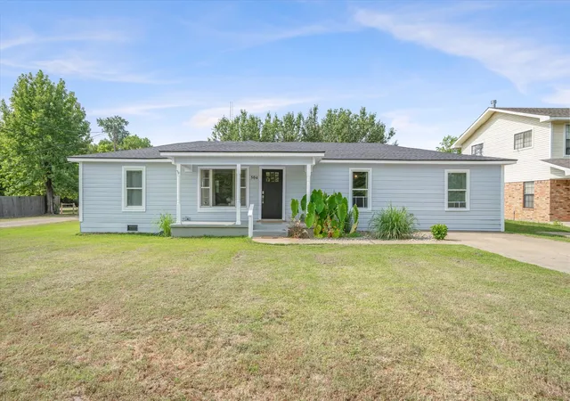 Photo 2 of Single family home for sale at 504 E Pennsylvania Ave, Van, TX 75790 | MLS# 21352151 | Listing updated on 2026-09-10