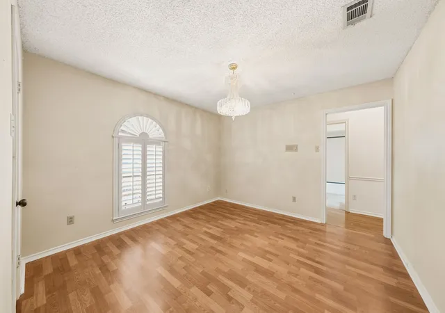Photo 2 of Single family home for sale at 118 Riggs Cir, Mesquite, TX 75149 | MLS# 21349184 | Listing updated on 2026-09-11