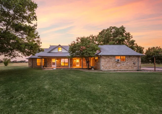 Photo 2 of Single family home for sale at 812 Vz County Road 3424, Wills Point, TX 75169 | MLS# 21349026 | Listing updated on 2026-09-26
