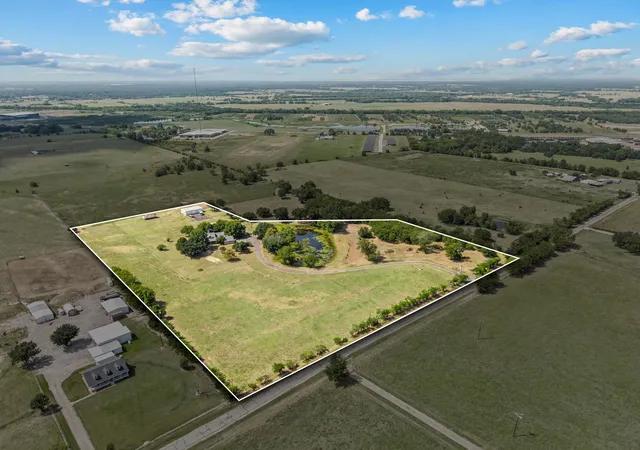 Photo 3 of Single family home for sale at 812 Vz County Road 3424, Wills Point, TX 75169 | MLS# 21349026 | Listing updated on 2026-09-26