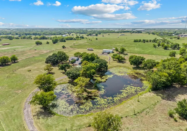 Photo 4 of Single family home for sale at 812 Vz County Road 3424, Wills Point, TX 75169 | MLS# 21349026 | Listing updated on 2026-09-26