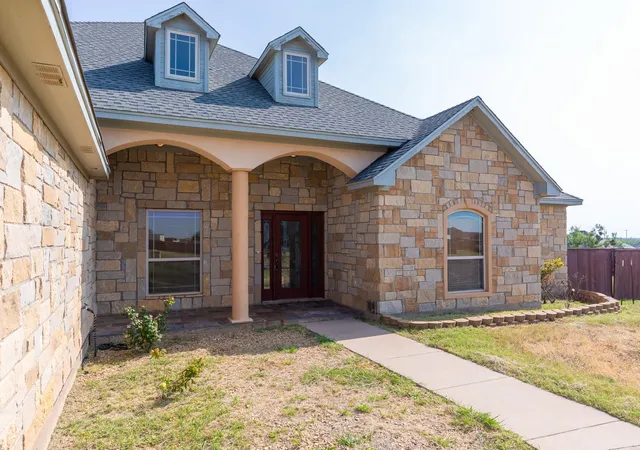 Photo 3 of Single family home for sale at 118 Cinch Trl, Abilene, TX 79606 | MLS# 21351859 | Listing updated on 2026-09-10