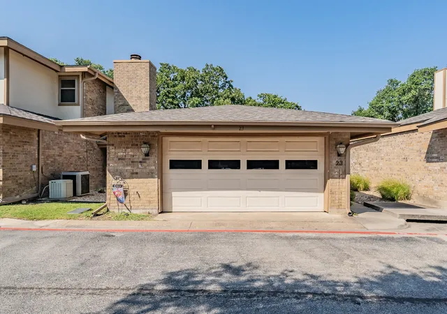 Townhouse for sale at 23 Park Ln, Bedford, TX 76021 | MLS# 21347299