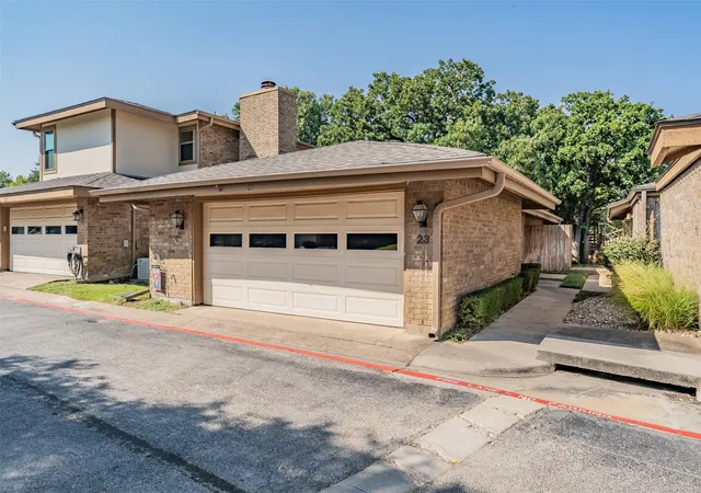 Photo 2 of Townhouse for sale at 23 Park Ln, Bedford, TX 76021 | MLS# 21347299 | Listing updated on 2026-09-09